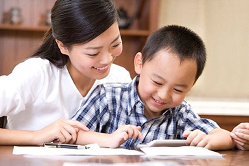Bố mẹ nên quan tâm đến trẻ nhiều hơn